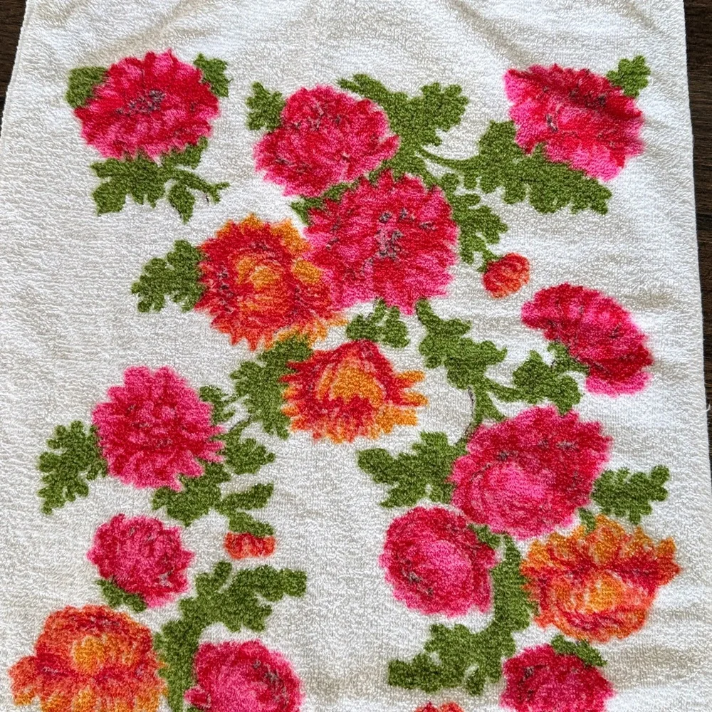 Canon Vintage Floral Bath Hand Towel Terrycloth Pink and Orange Flowers